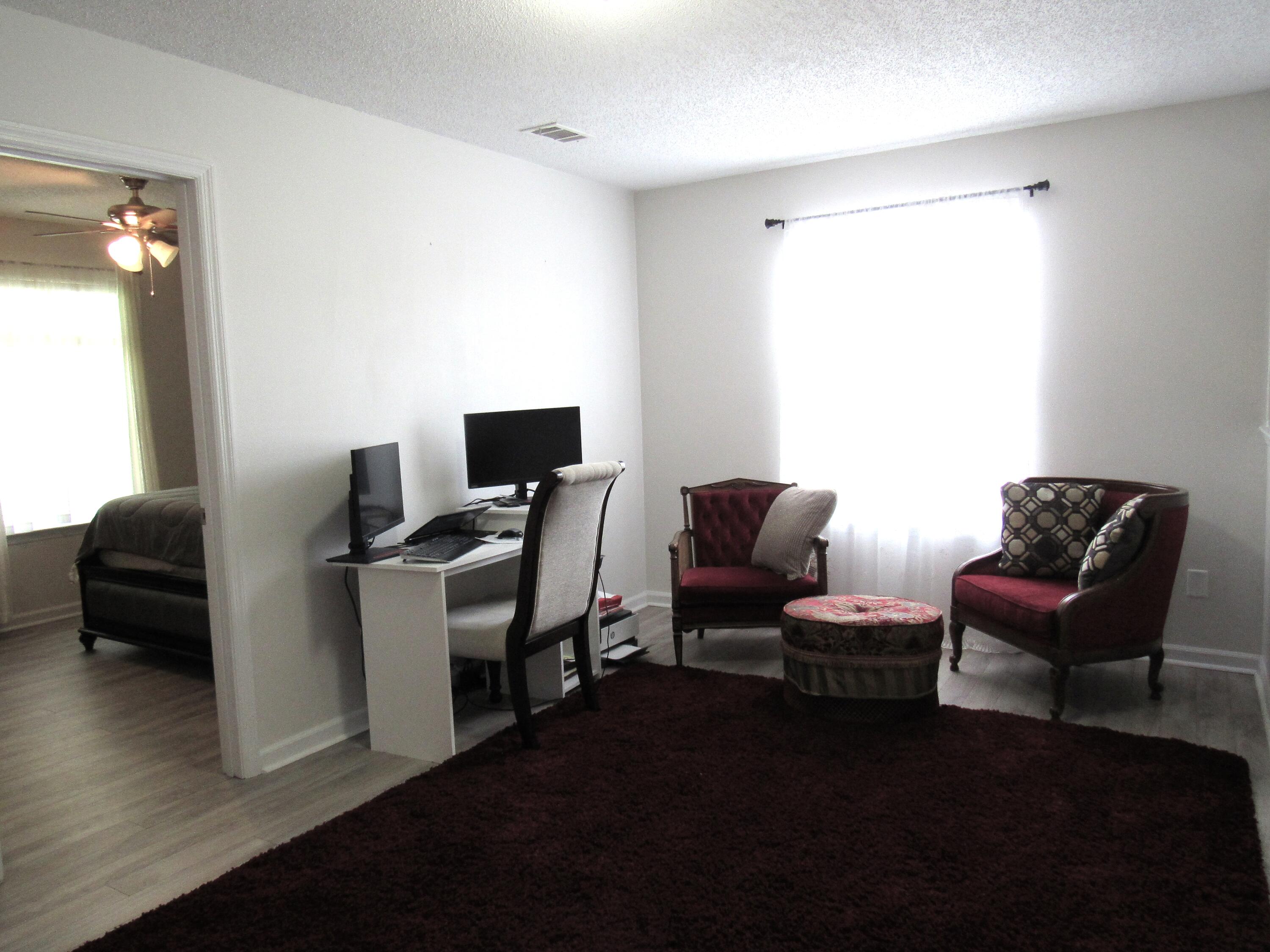 HOLLYROD PARK LOT 27 BLK B - Residential