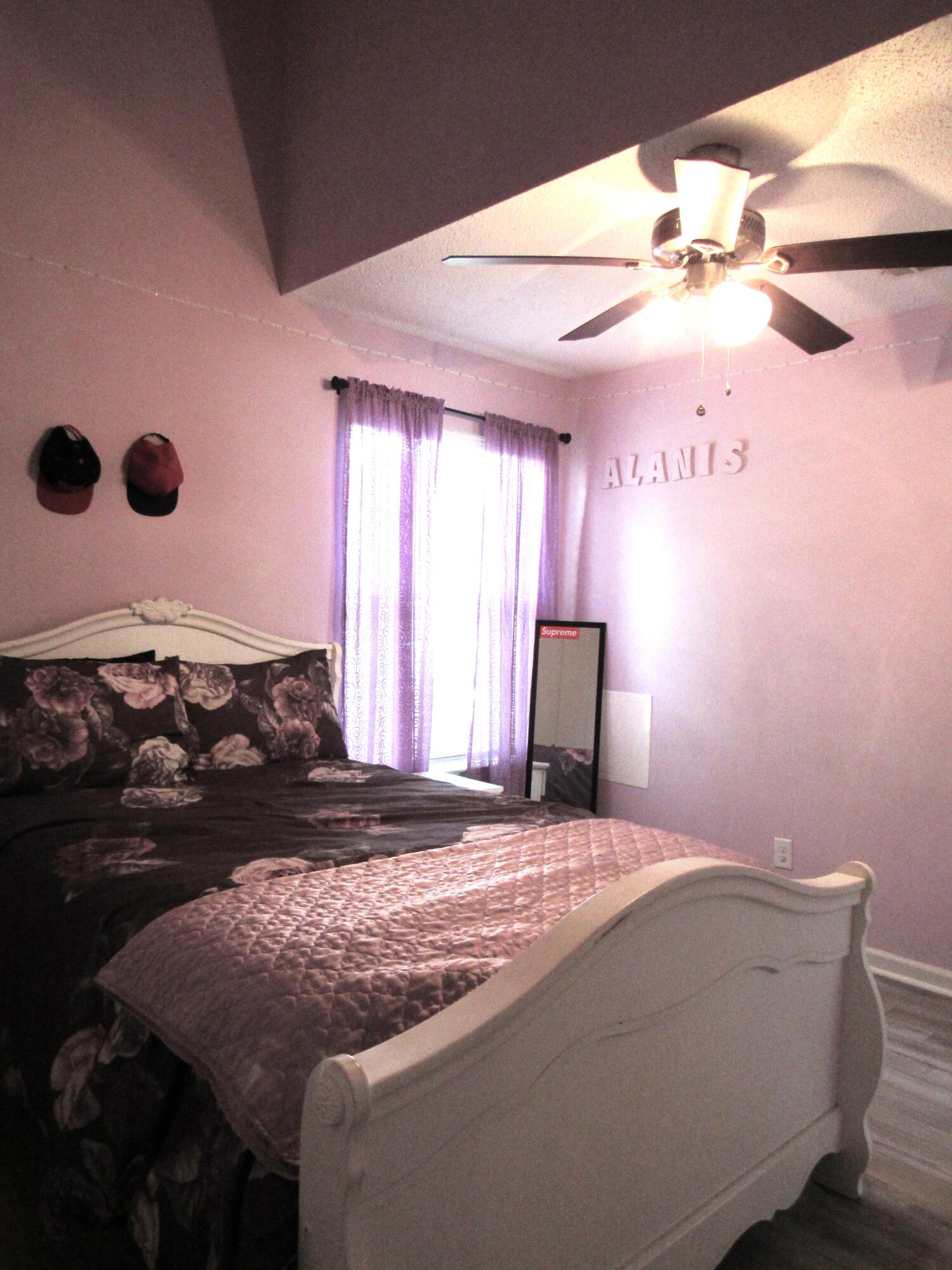 HOLLYROD PARK LOT 27 BLK B - Residential