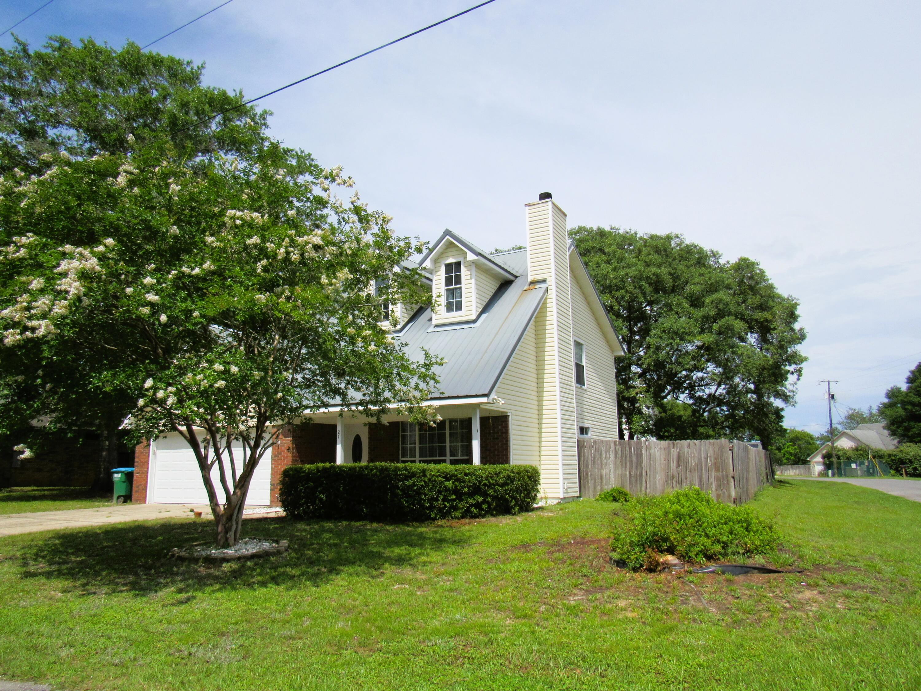 HOLLYROD PARK LOT 27 BLK B - Residential