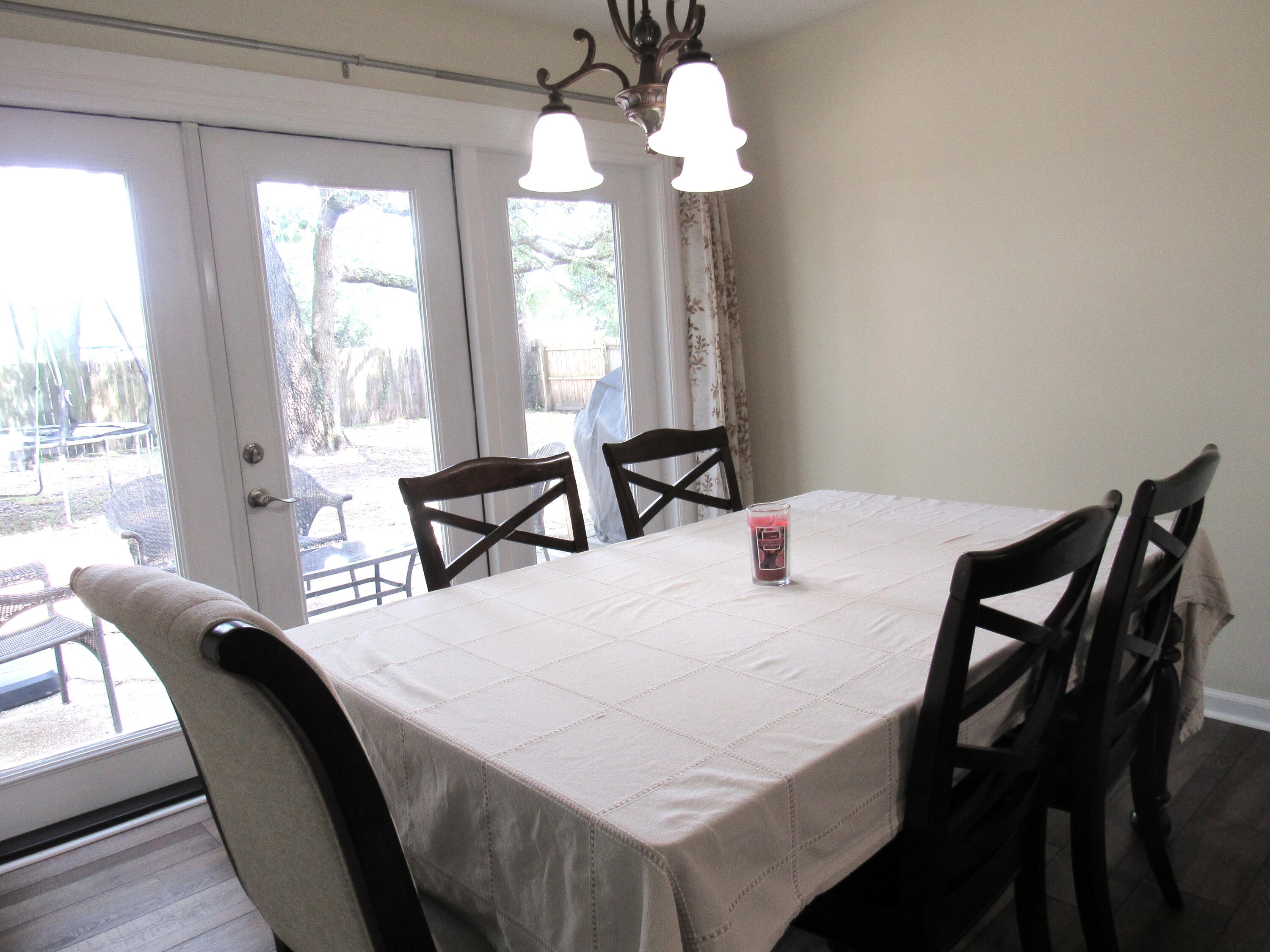 HOLLYROD PARK LOT 27 BLK B - Residential