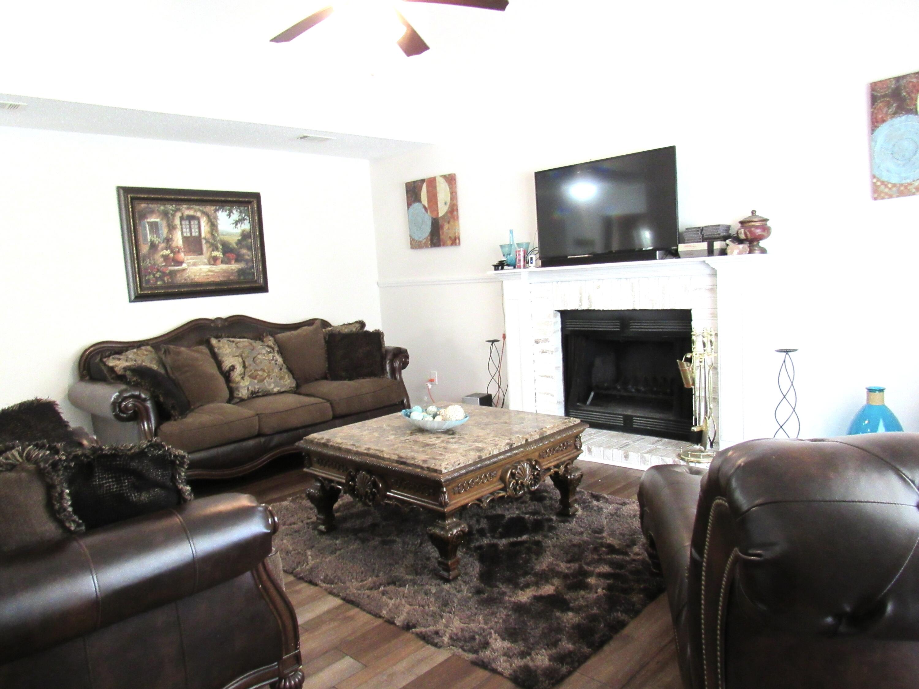 HOLLYROD PARK LOT 27 BLK B - Residential