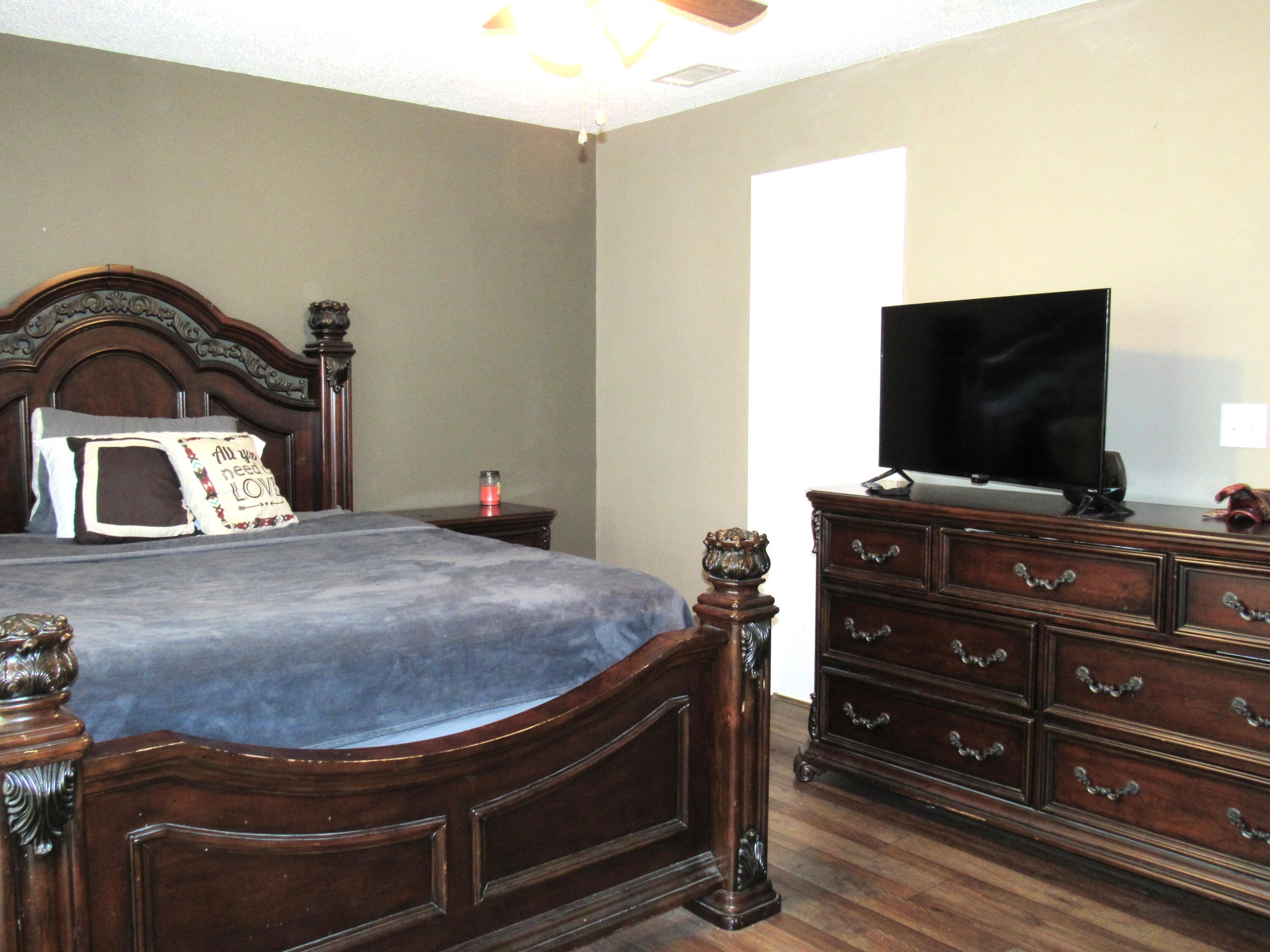 HOLLYROD PARK LOT 27 BLK B - Residential