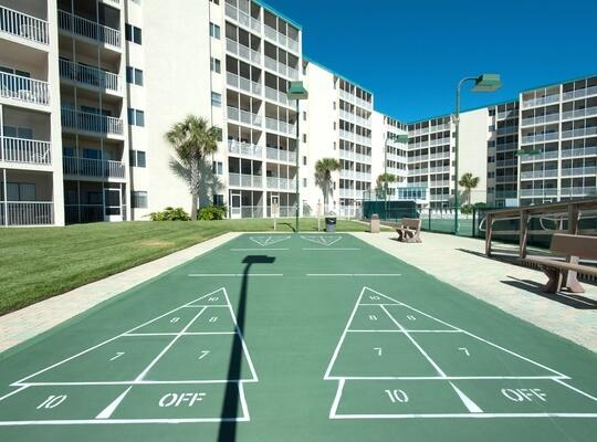 HOLIDAY SURF & RACQUET CLUB - Residential