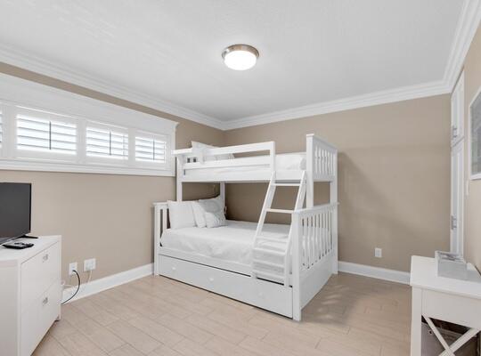 HOLIDAY SURF & RACQUET CLUB - Residential