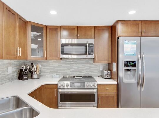 HOLIDAY SURF & RACQUET CLUB - Residential