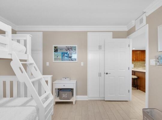 HOLIDAY SURF & RACQUET CLUB - Residential