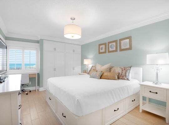 HOLIDAY SURF & RACQUET CLUB - Residential