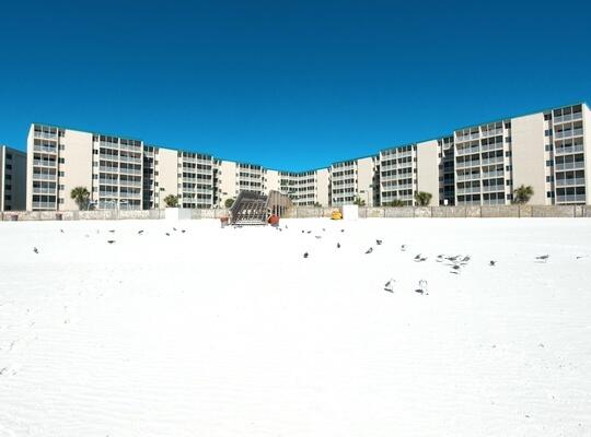 HOLIDAY SURF & RACQUET CLUB - Residential