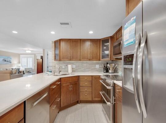 HOLIDAY SURF & RACQUET CLUB - Residential