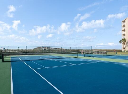 HOLIDAY SURF & RACQUET CLUB - Residential