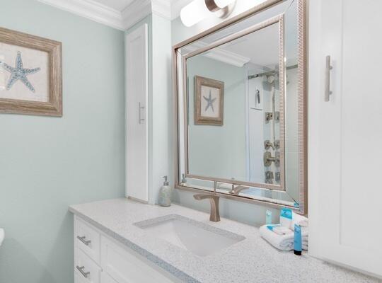 HOLIDAY SURF & RACQUET CLUB - Residential