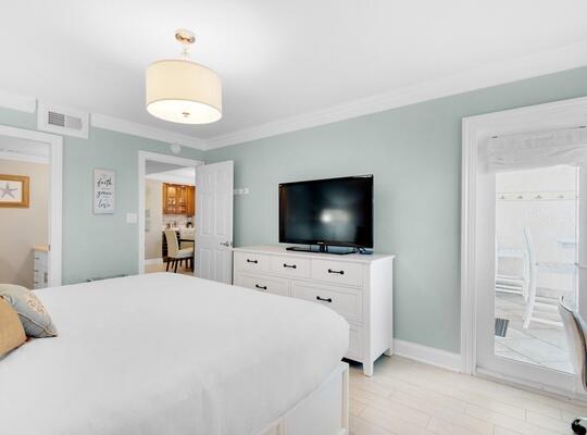 HOLIDAY SURF & RACQUET CLUB - Residential