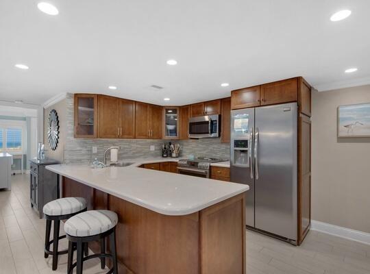 HOLIDAY SURF & RACQUET CLUB - Residential