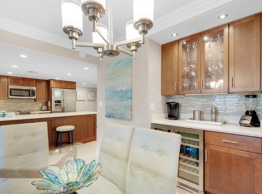 HOLIDAY SURF & RACQUET CLUB - Residential