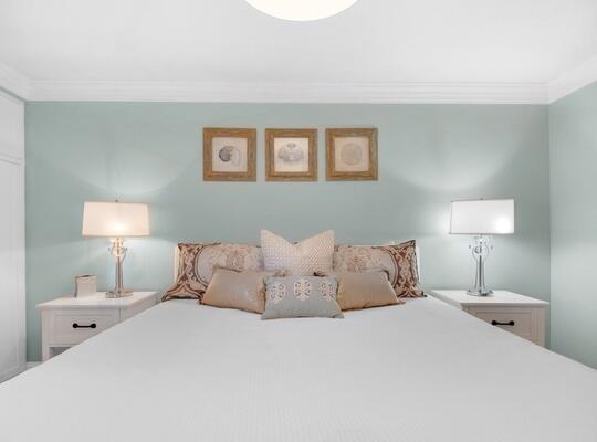 HOLIDAY SURF & RACQUET CLUB - Residential