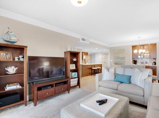 HOLIDAY SURF & RACQUET CLUB - Residential