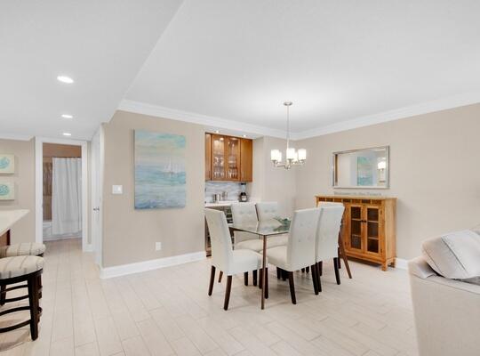 HOLIDAY SURF & RACQUET CLUB - Residential