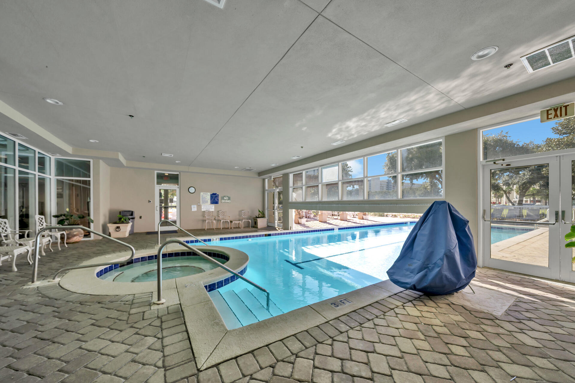 ST. MAARTEN AT SILVER SHELLS - Residential