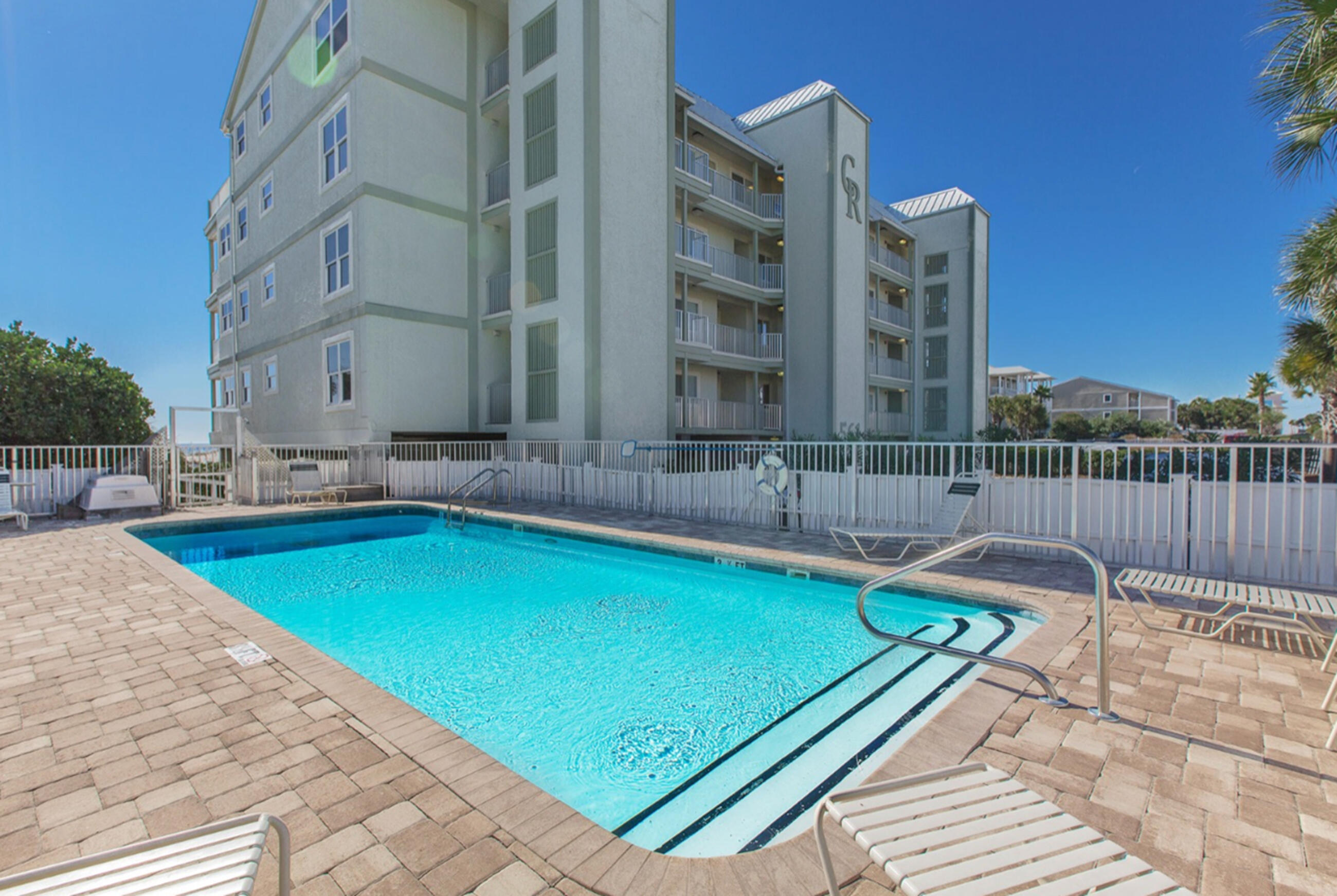 COMMODORE'S RETREAT LIMITED CONDO - Residential