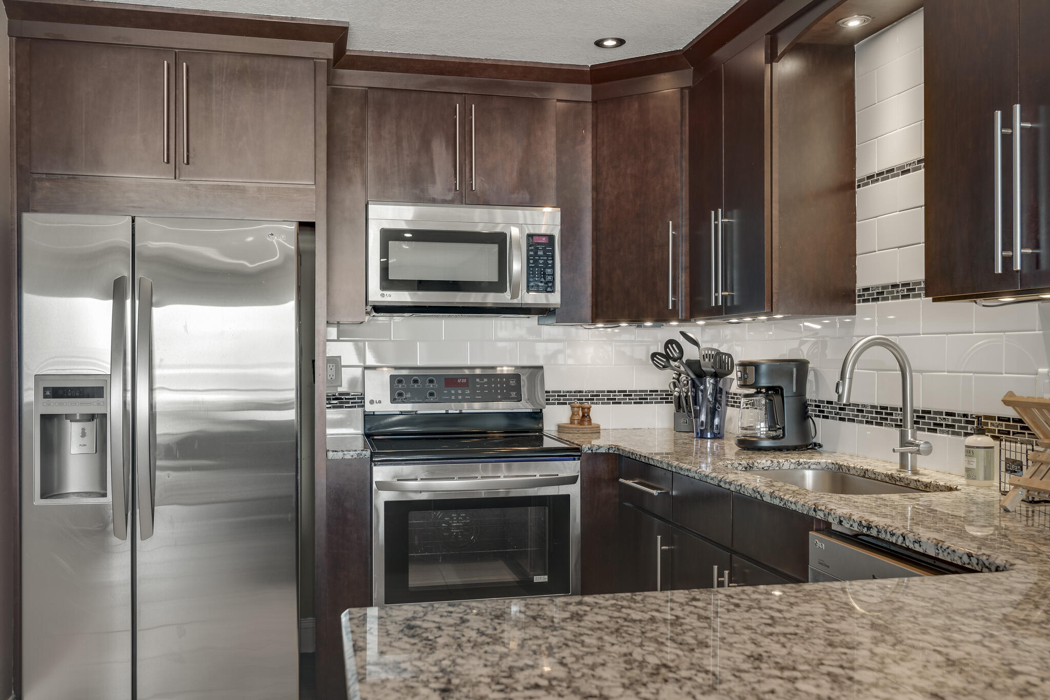 COMMODORE'S RETREAT LIMITED CONDO - Residential
