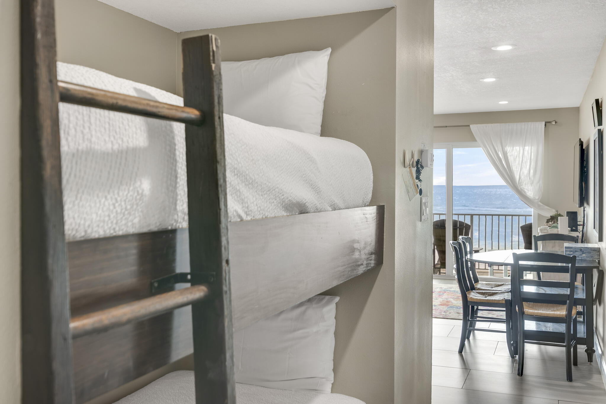 COMMODORE'S RETREAT LIMITED CONDO - Residential