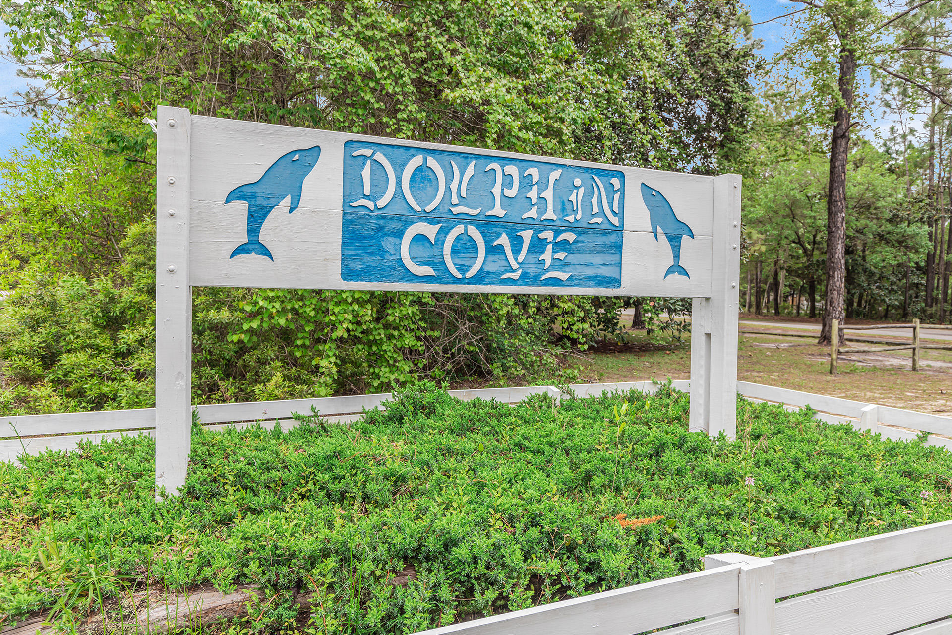 DOLPHIN COVE ESTATES - Land