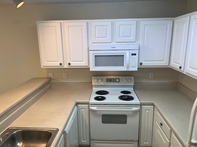 OAK PARK TOWNHOMES - Residential Lease