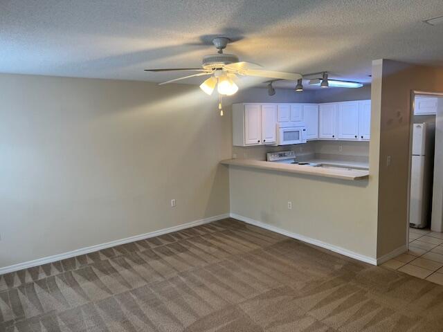 OAK PARK TOWNHOMES - Residential Lease