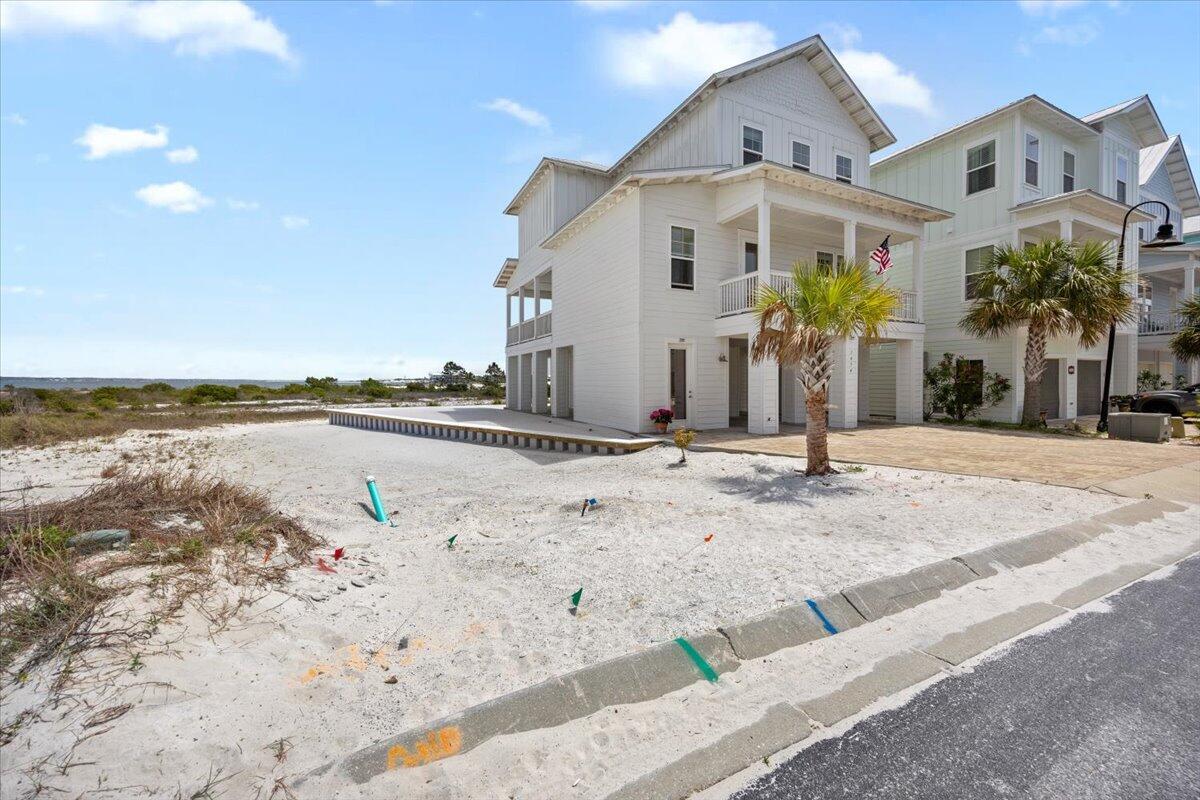 BY THE SEA - Residential