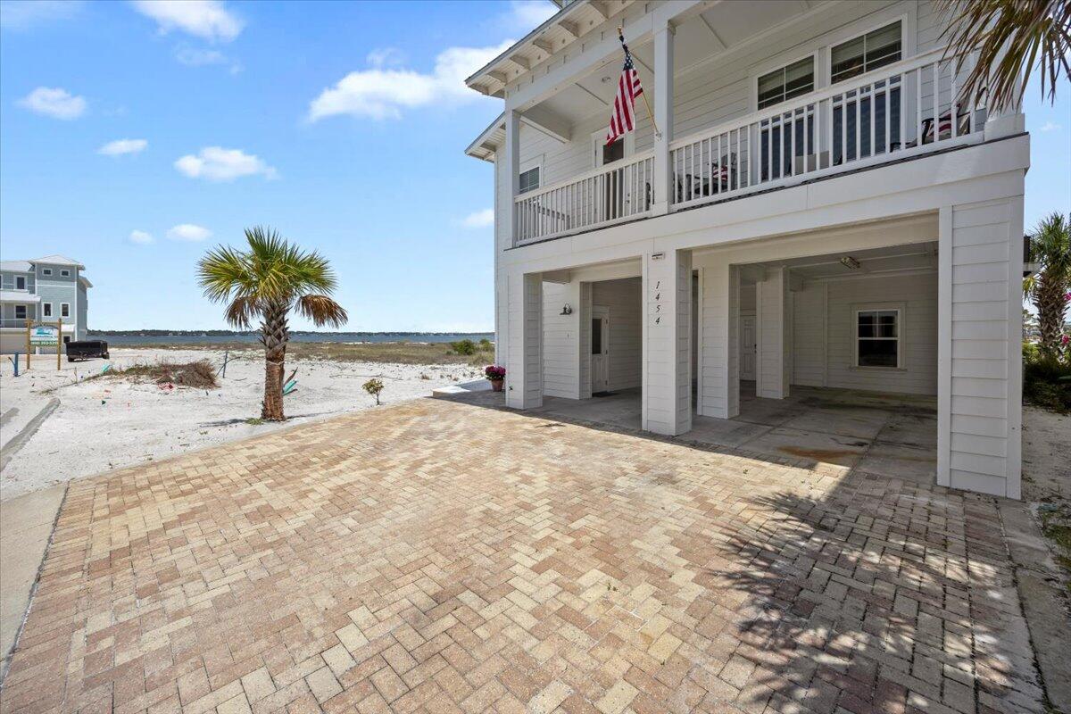 BY THE SEA - Residential