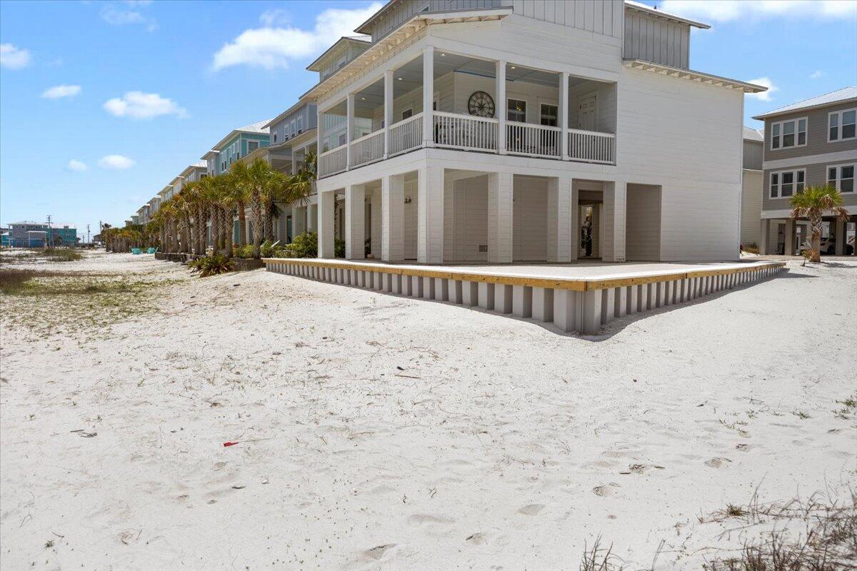 BY THE SEA - Residential