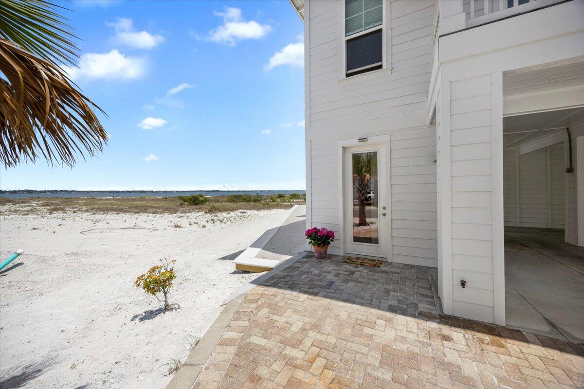 BY THE SEA - Residential