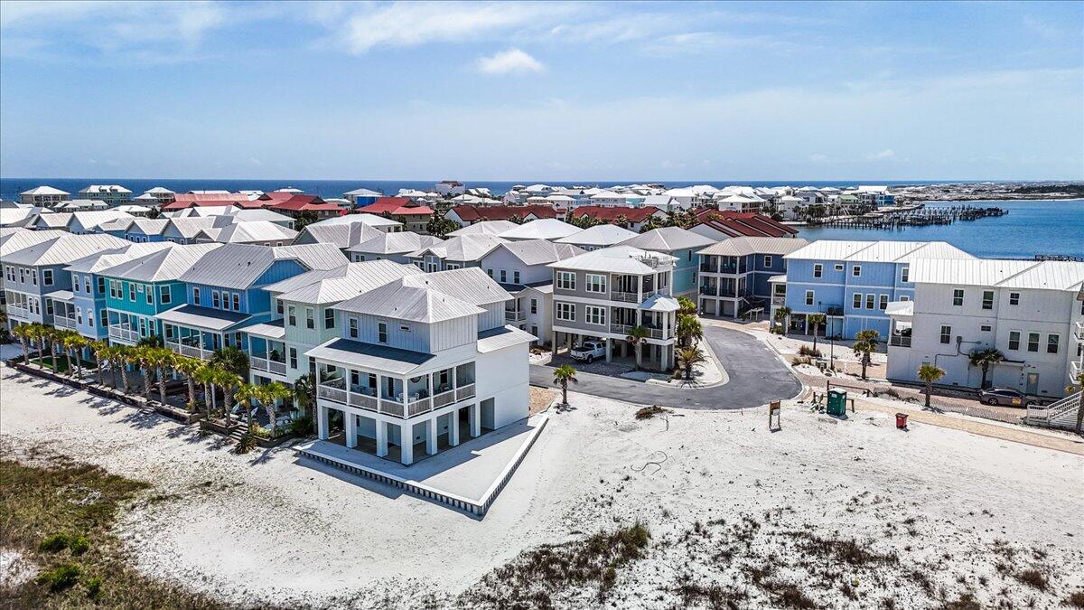 BY THE SEA - Residential