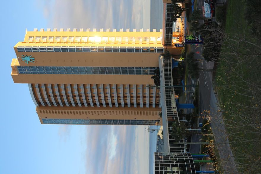 Splash 1 bedroom + bunk room in Panama City, fun filled adventures for the whole family. this third floor fully furnished condominium lets you enjoy fresh gulf breezes and white sandy views from your private gulf side balcony or Great Room. Splash has something for everyone including multiple pools, fitness center, arcade room, and close to unlimited shopping and dining venues at Pier Park. rental income has been great and your Buyers will surely enjoy using this as a second home or investment property. upgrades include stainless steel refrigerator, range, dishwasher and microwave. upgraded Tile on center for living room and dining room, 3CM granite in the Kitchen and tile on the kitchen bar. no long wait for the elevator as you are close to the pool and beach at an added boni