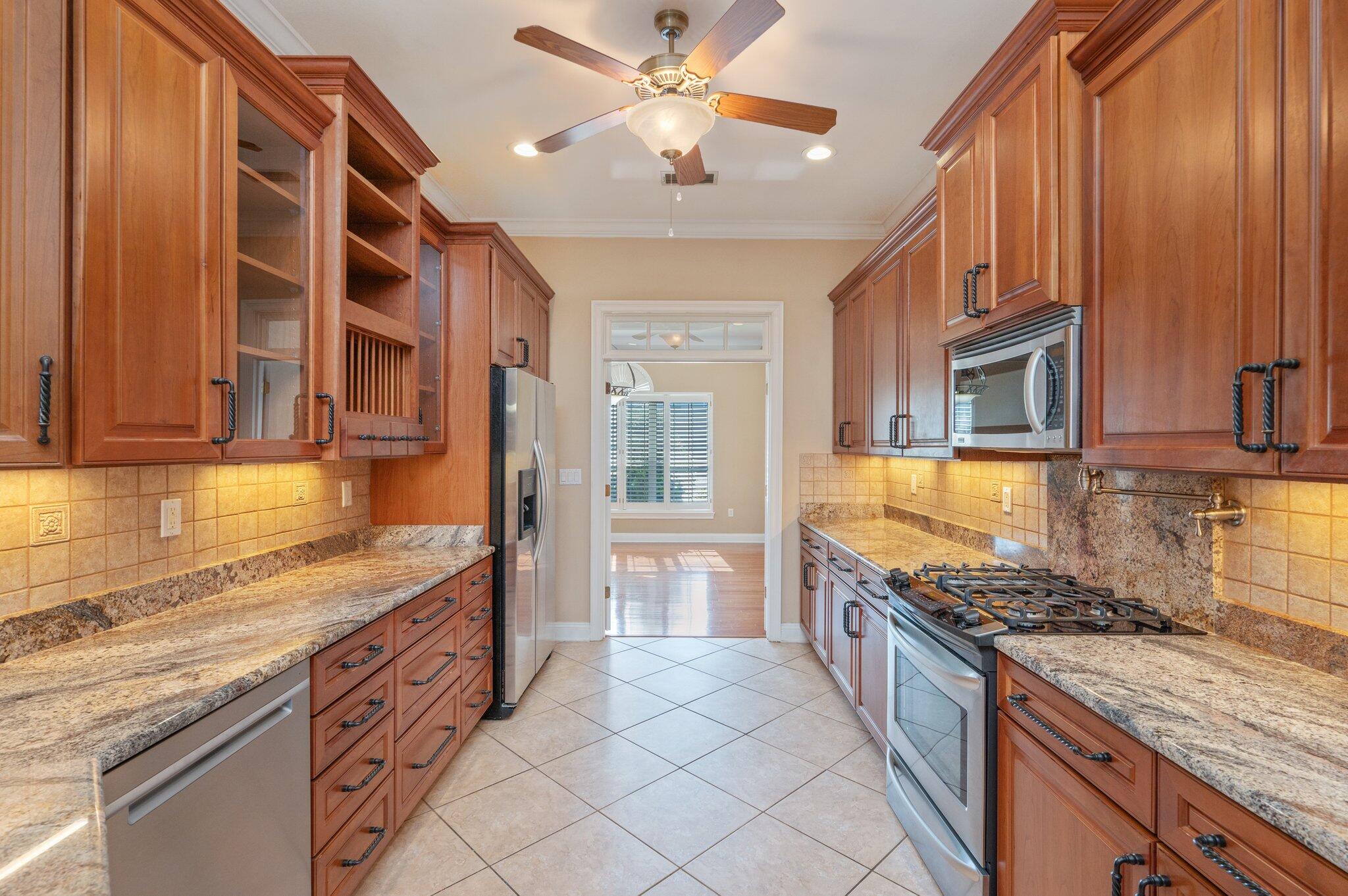 MAGNOLIA POINTE - Residential