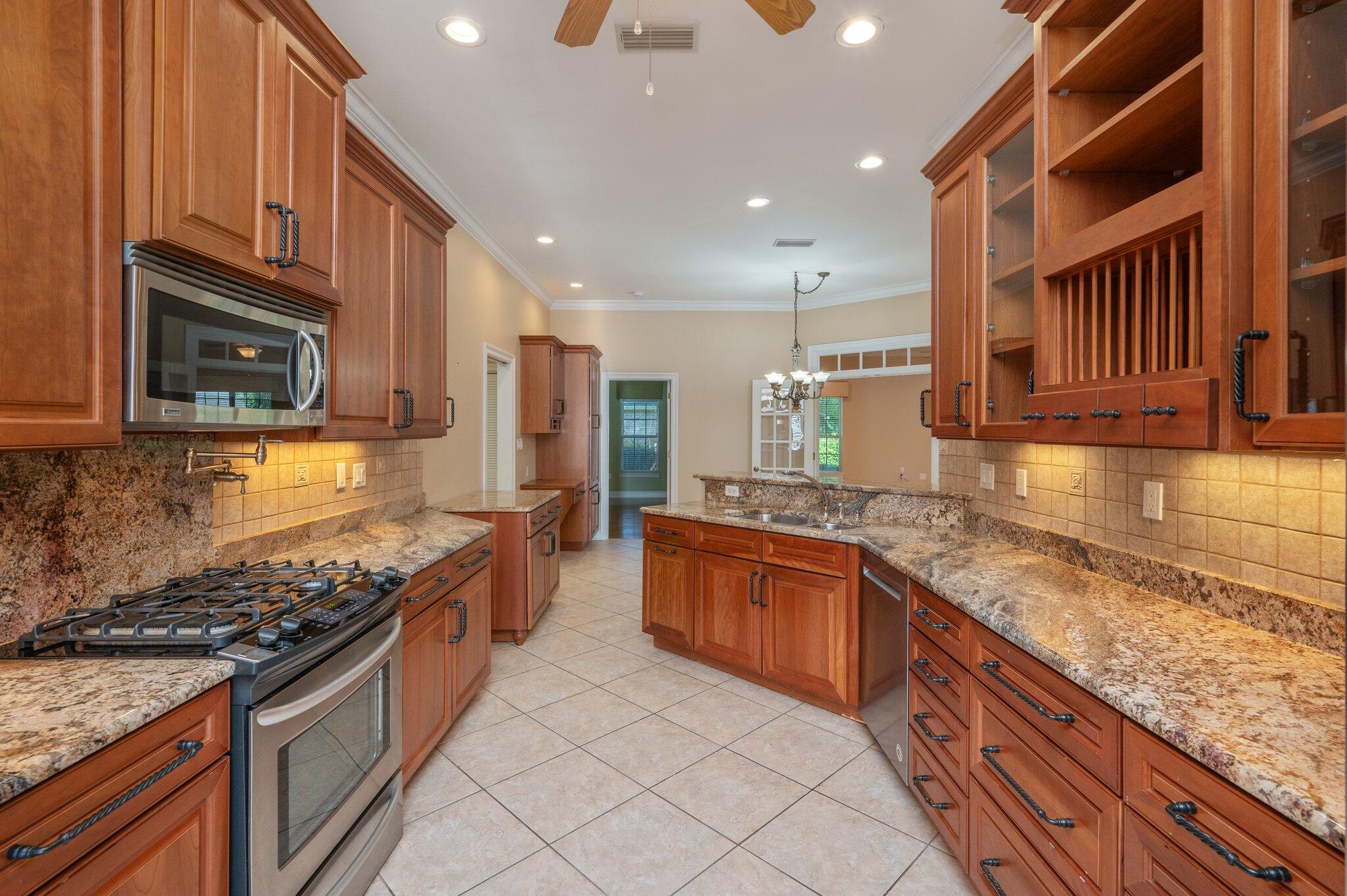 MAGNOLIA POINTE - Residential