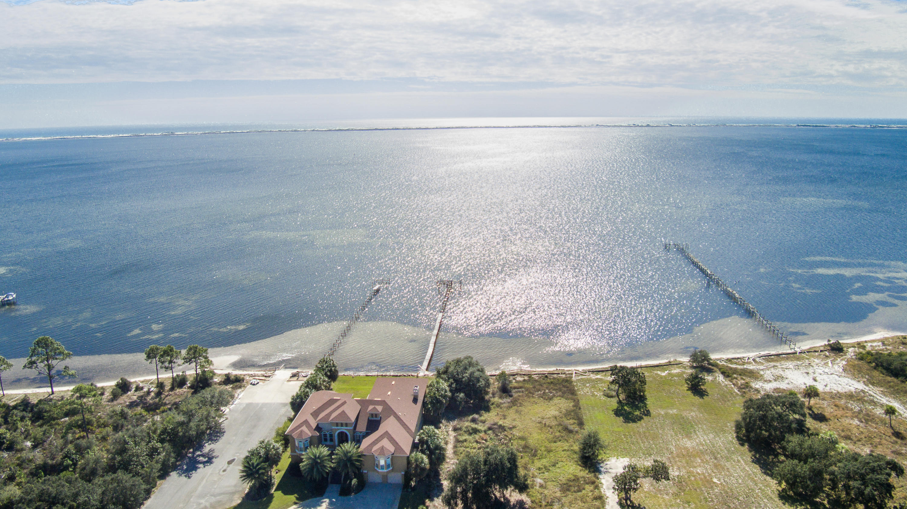 SMUGGLERS COVE - Land