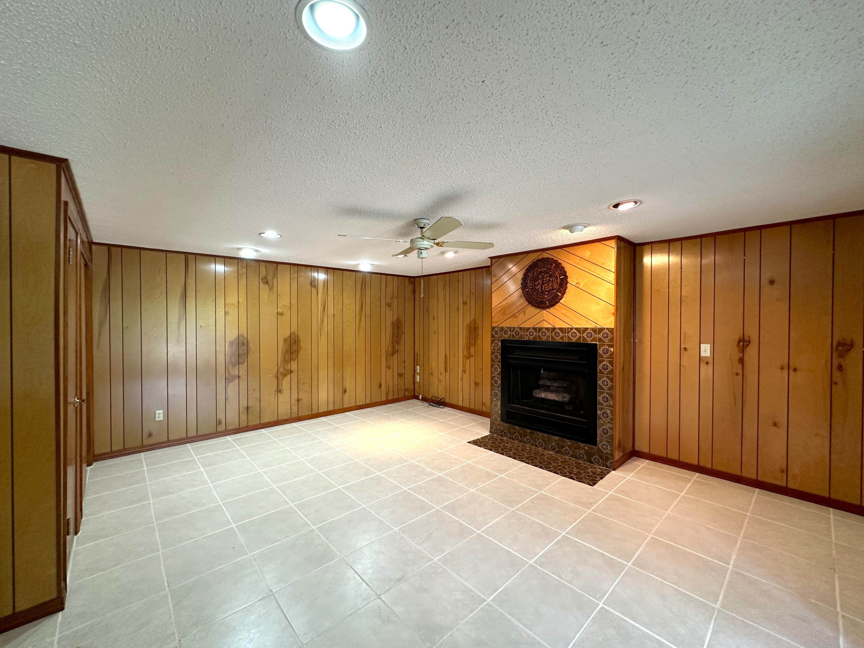 SHARON POINT ESTATES - Residential Lease