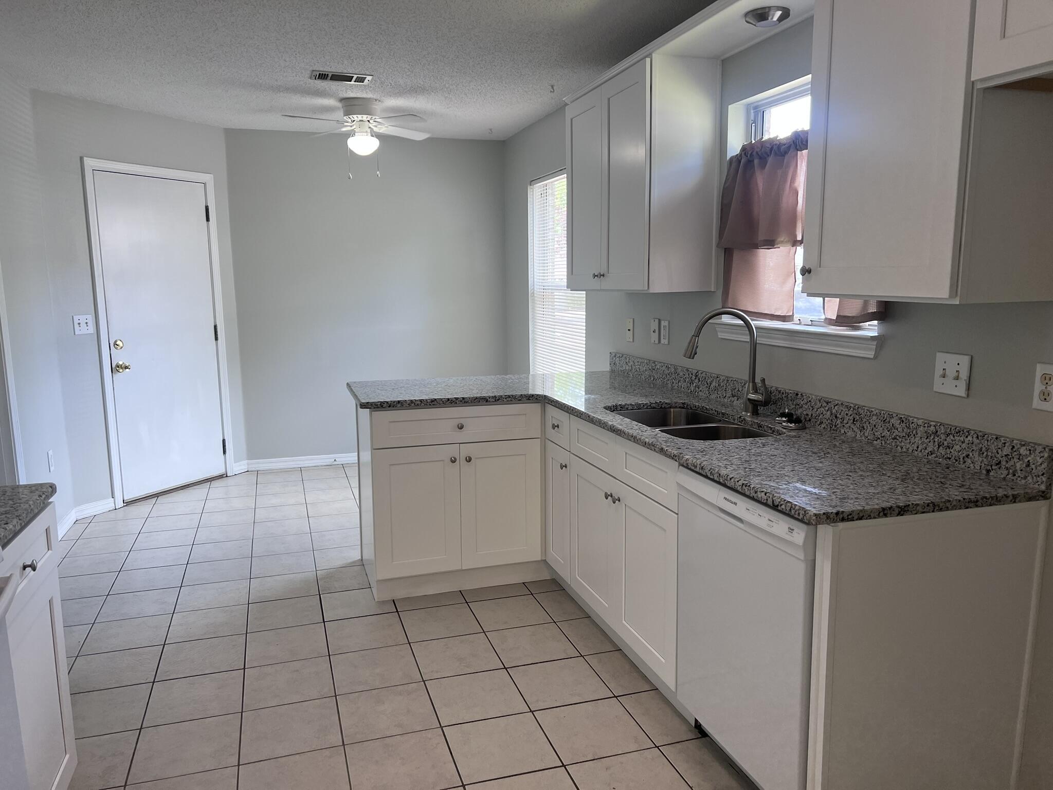 CHEROKEE BEND S/D - Residential Lease