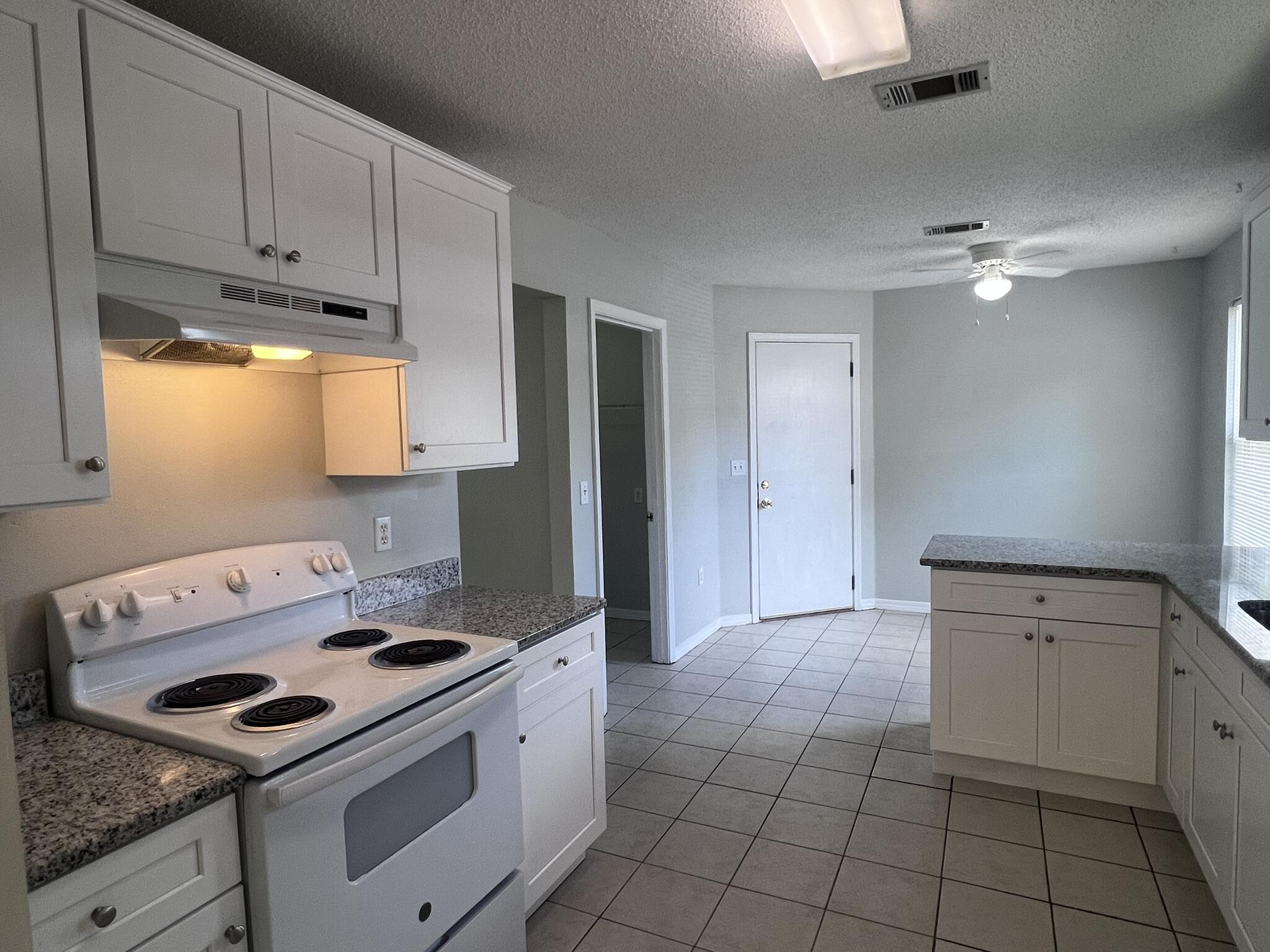 CHEROKEE BEND S/D - Residential Lease