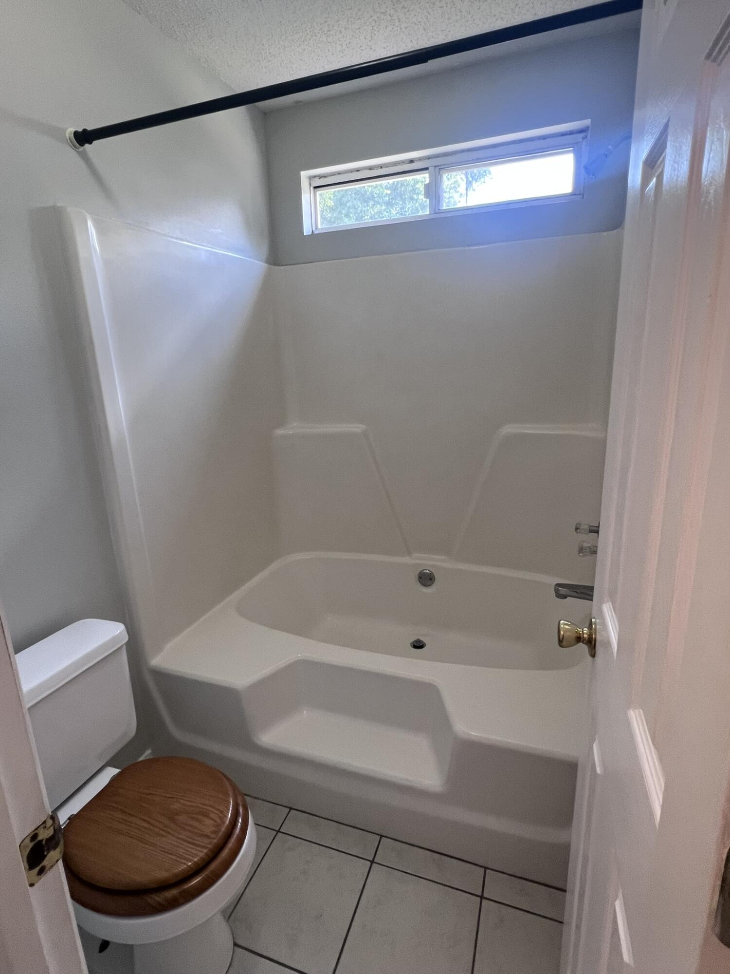CHEROKEE BEND S/D - Residential Lease