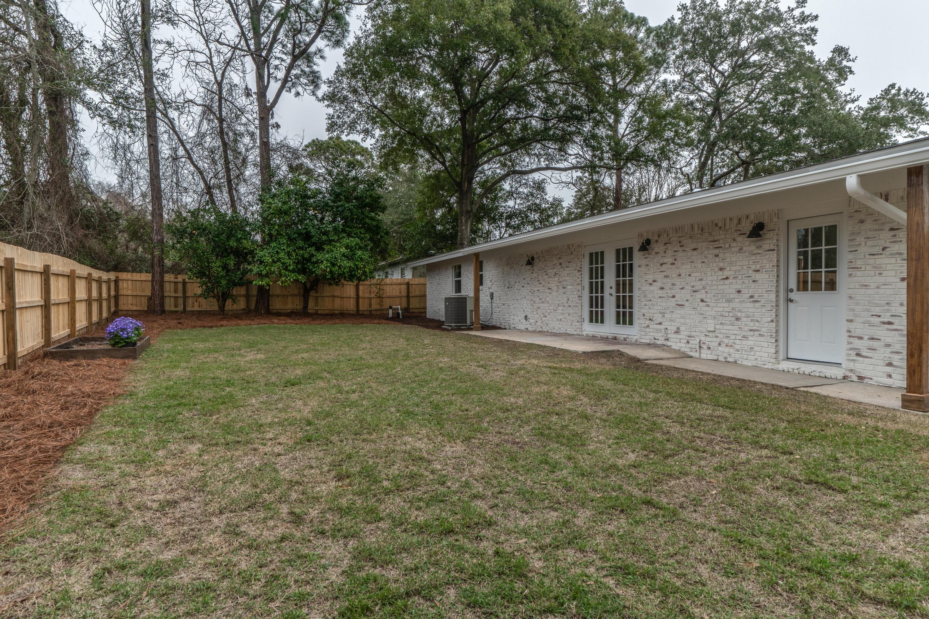 ELLIOTTS POINT 8TH ADDN - Residential