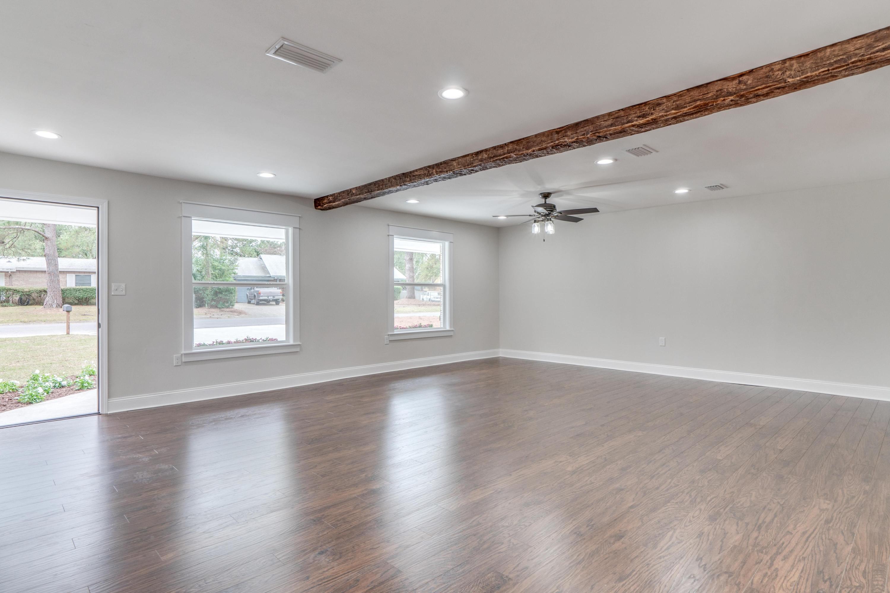 ELLIOTTS POINT 8TH ADDN - Residential