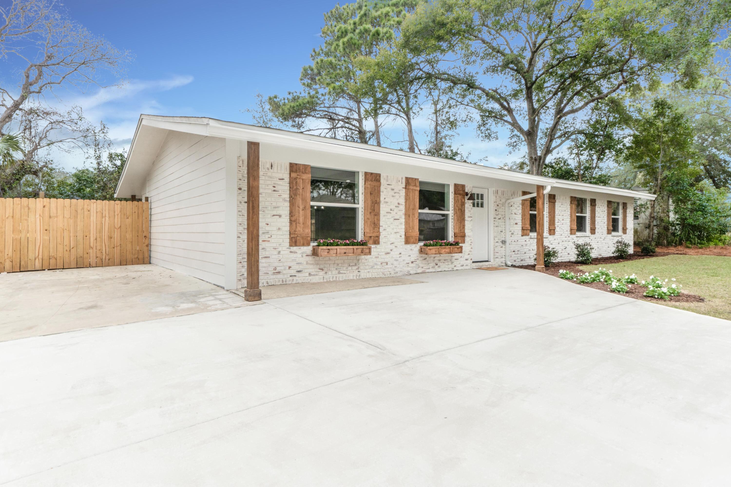 ELLIOTTS POINT 8TH ADDN - Residential