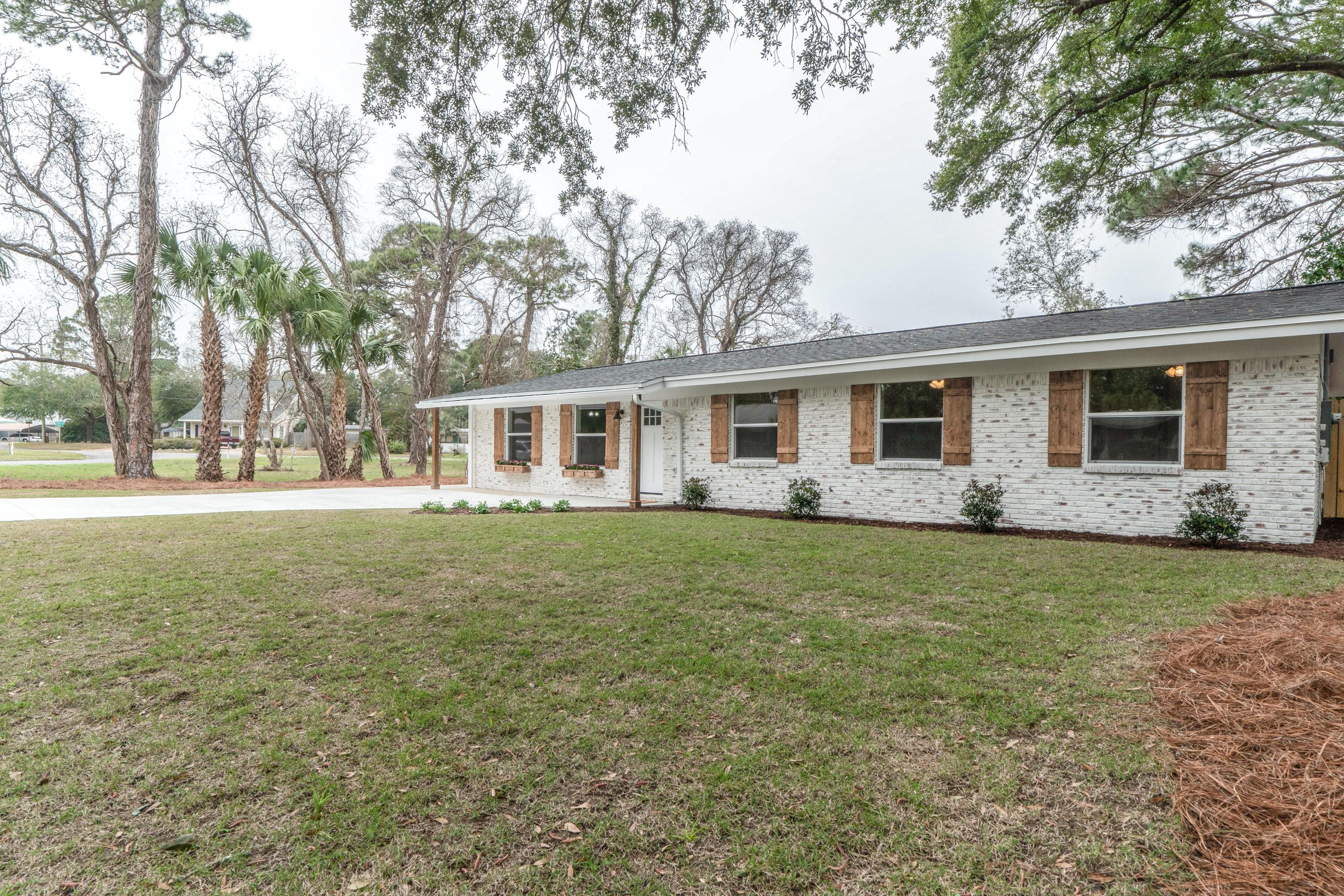 ELLIOTTS POINT 8TH ADDN - Residential