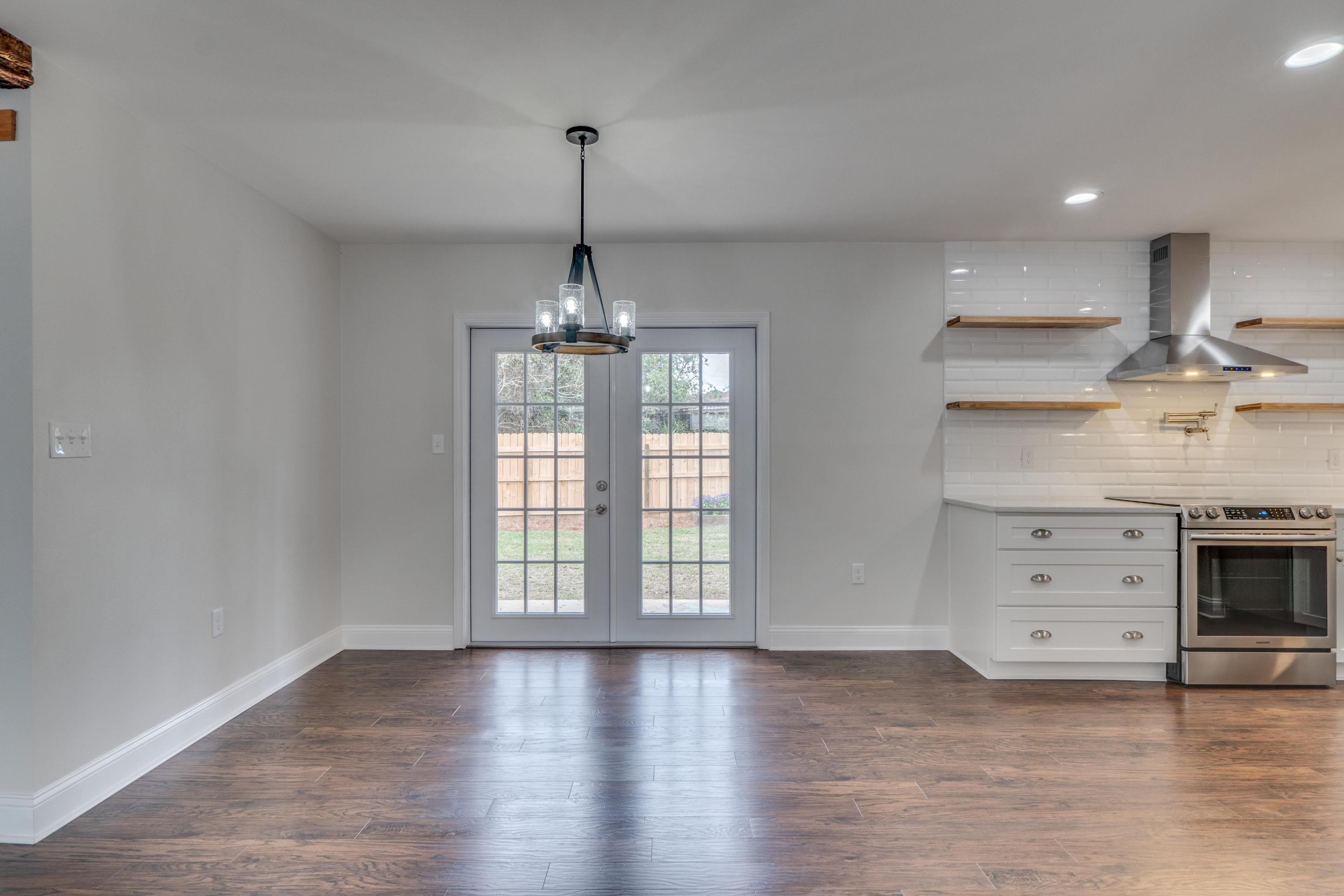 ELLIOTTS POINT 8TH ADDN - Residential