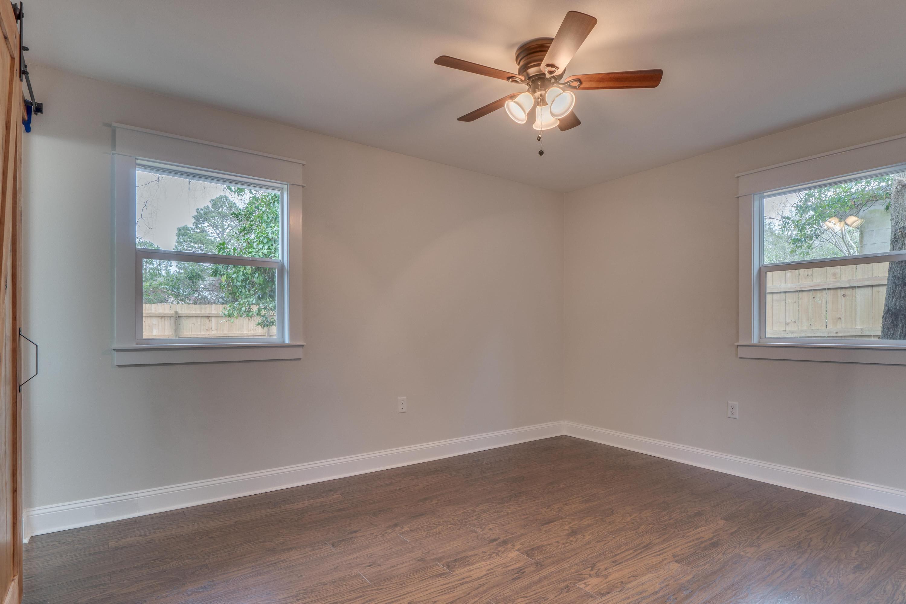 ELLIOTTS POINT 8TH ADDN - Residential