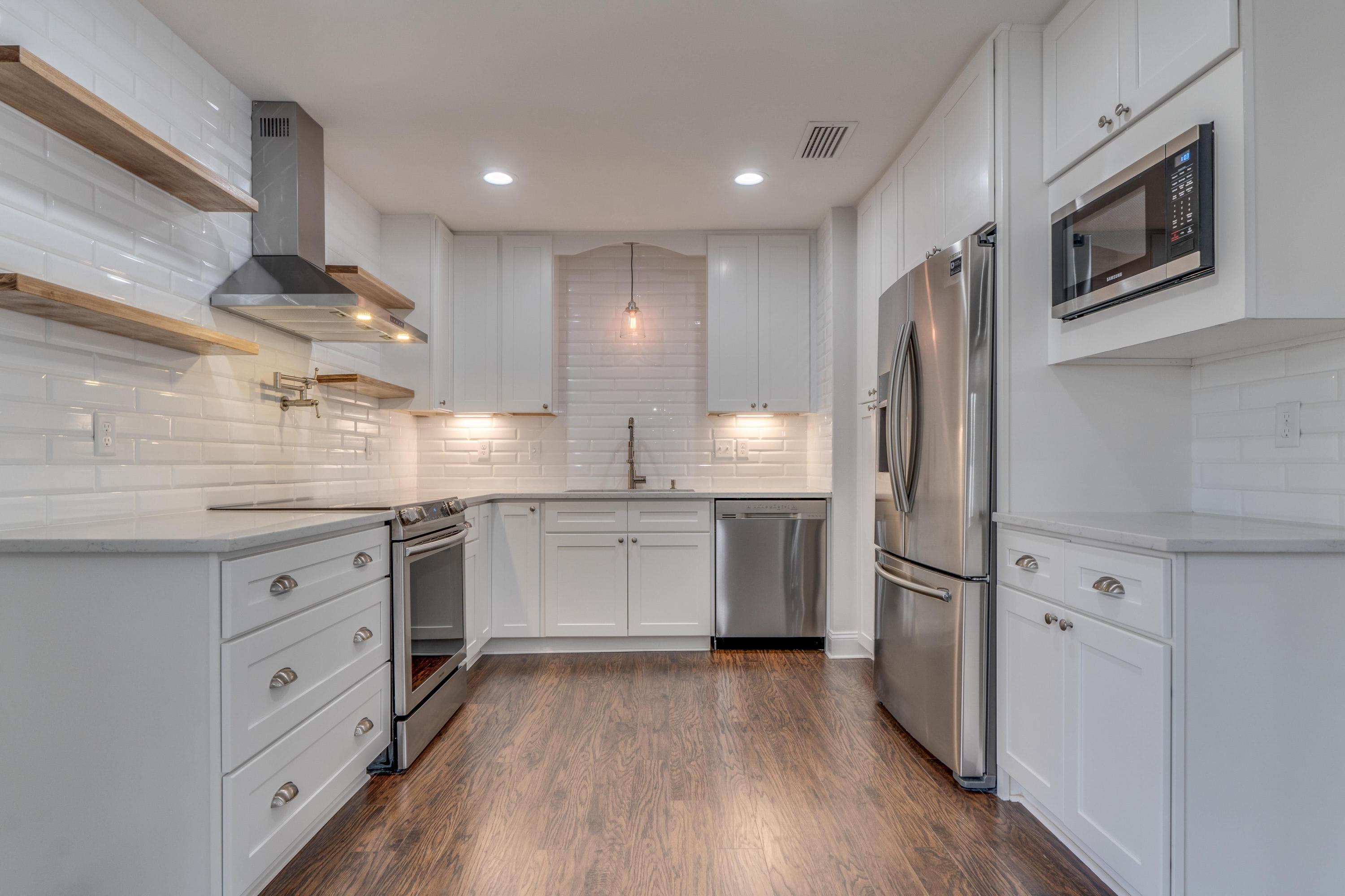 ELLIOTTS POINT 8TH ADDN - Residential