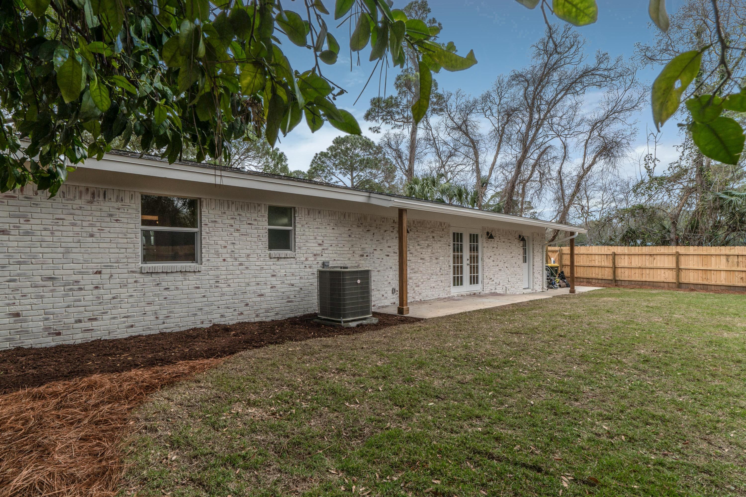 ELLIOTTS POINT 8TH ADDN - Residential