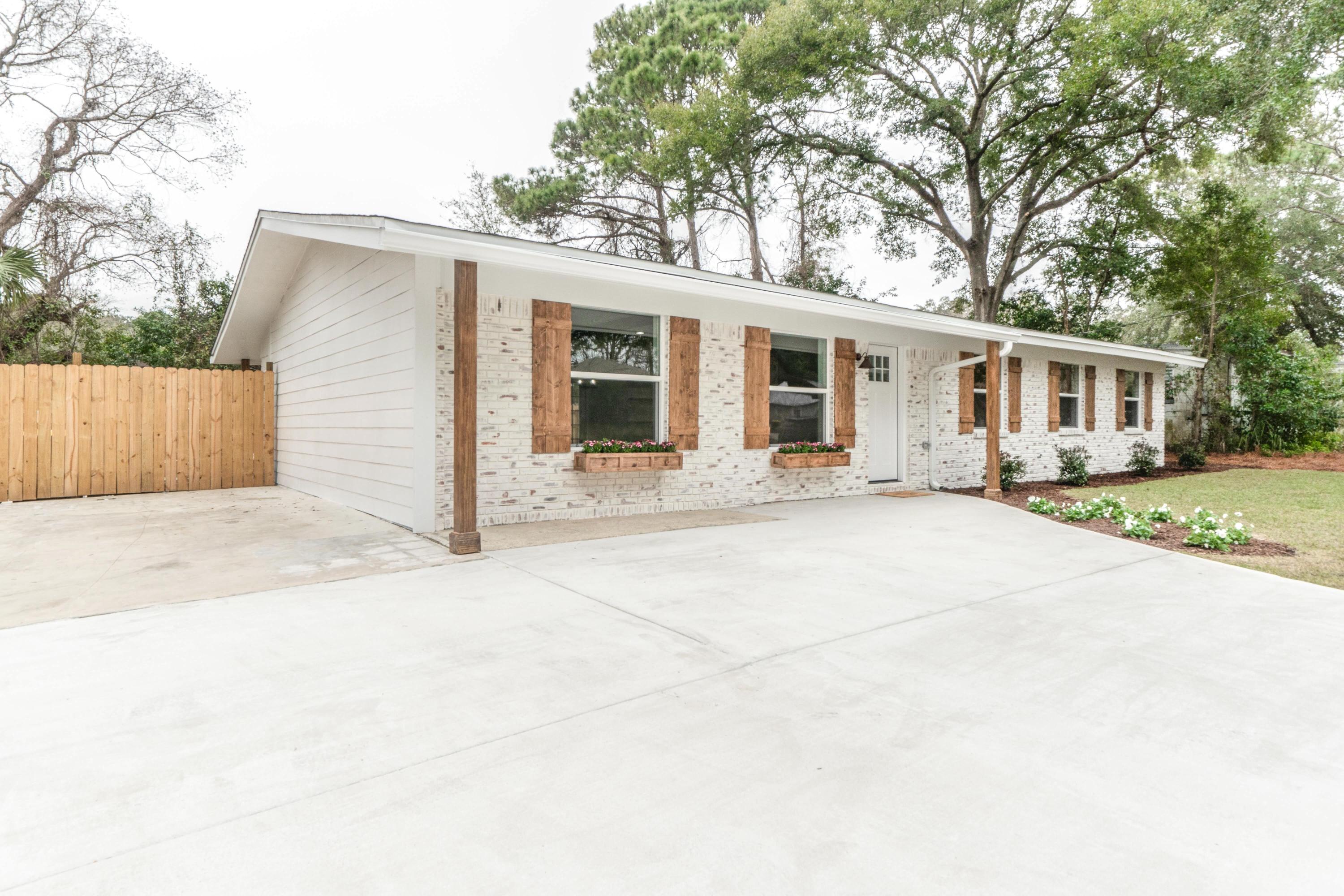 ELLIOTTS POINT 8TH ADDN - Residential